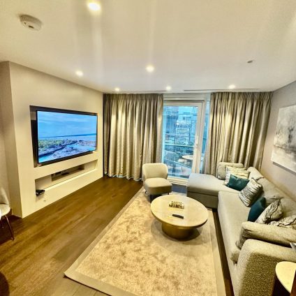 Spacious 2 bed 2 bath Chelsea Bridge Apt