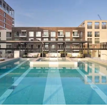 Luxury 2 bed 2 bath with Balcony & Sky Pool